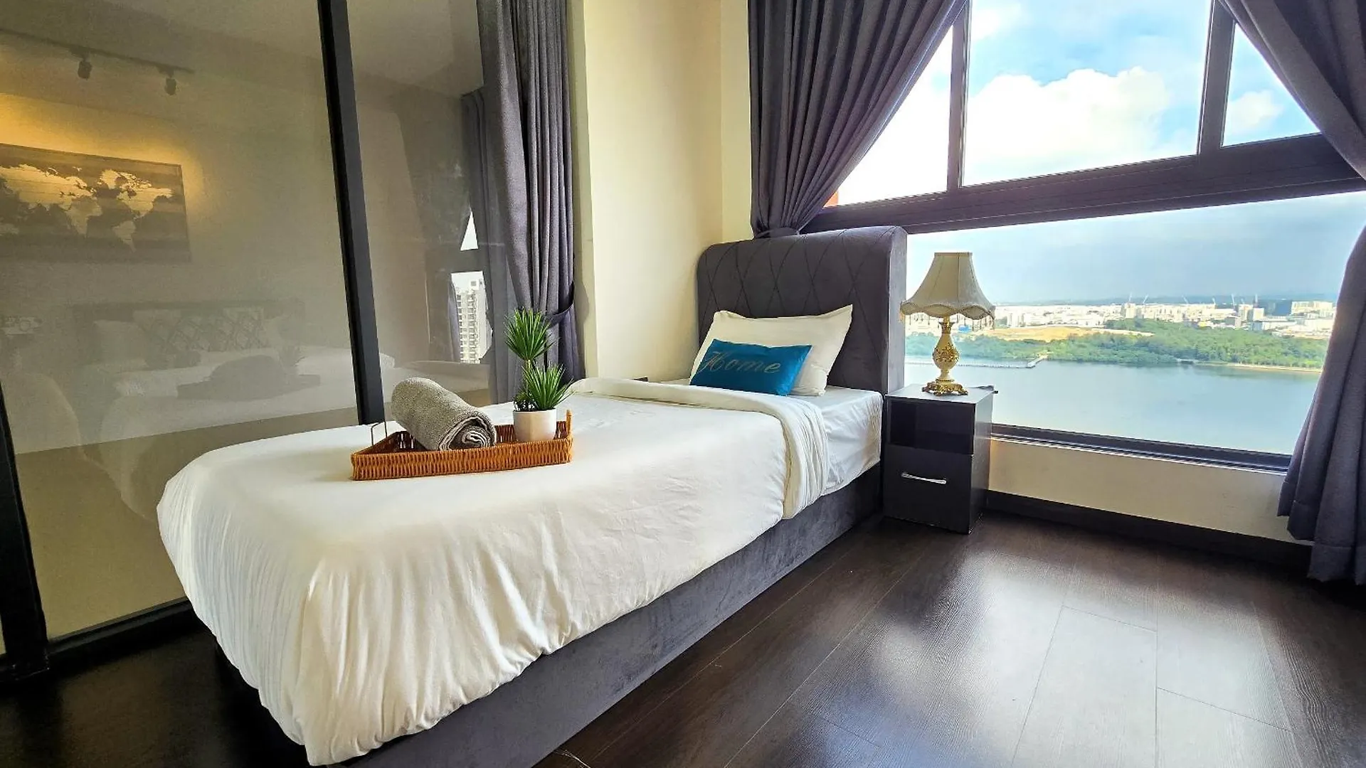 Loft Suite Seaview 2Br Jb Ciq 7Pax Johor Bahru Malaysia
